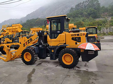 恭喜羅總喜提新車，山宇裝載機(jī)940走起，山宇重工，助您成功！